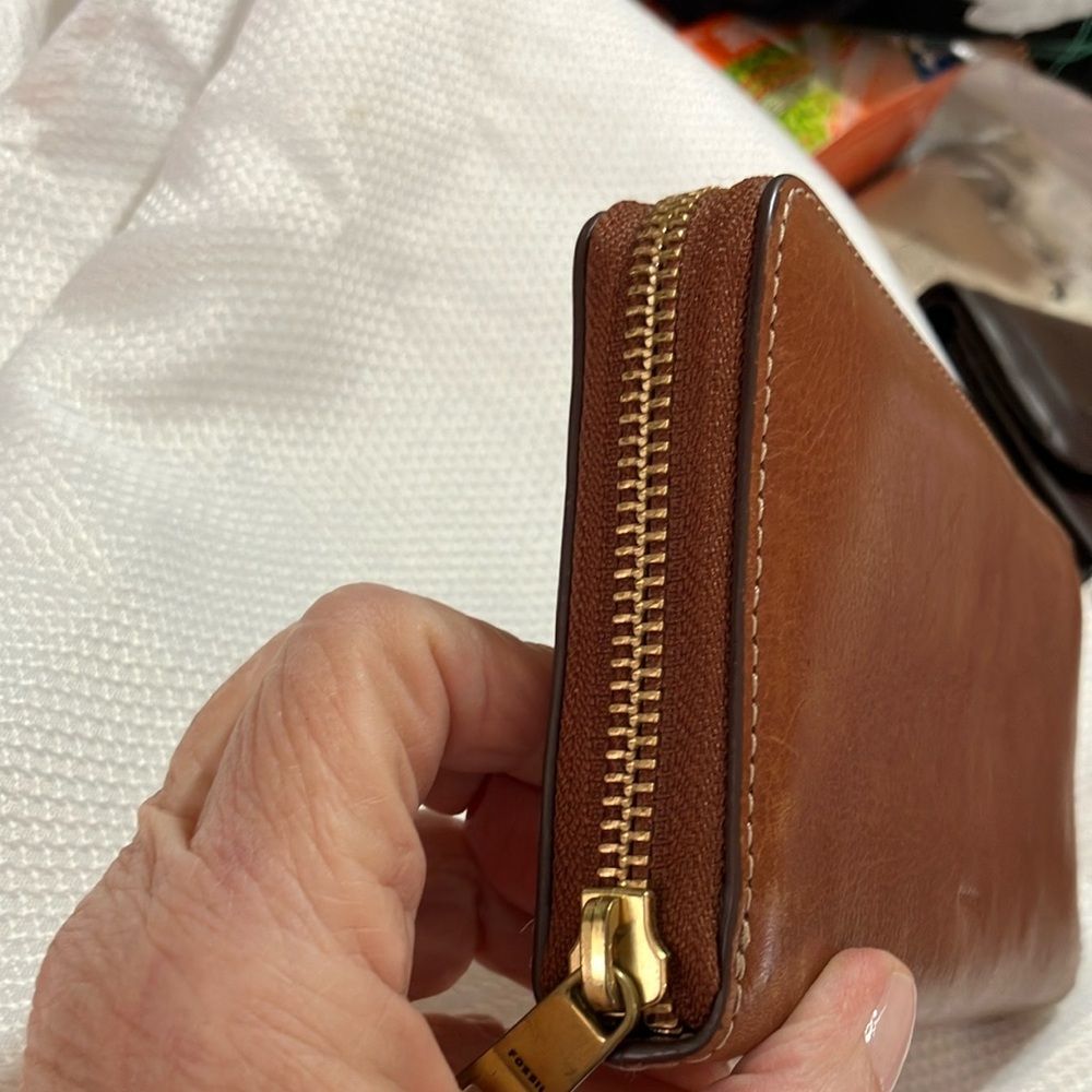 Fossil Brown Leather WalletLadies Classy Fossil Brown Leather Wallet Barely Used - Picture 3 of 10